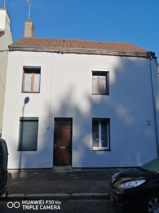 Studio bleu tout équipé avec wifi Le Creusot Exterior foto